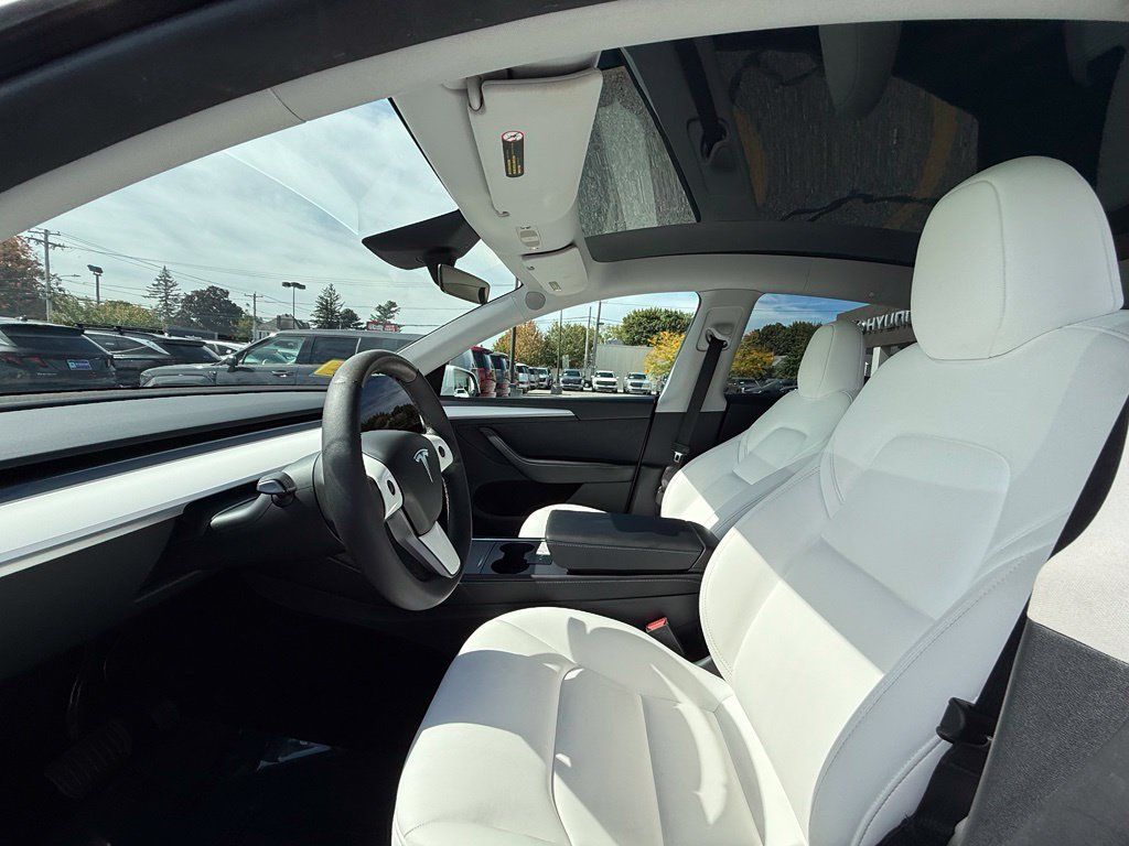 Used 2024 Tesla Model Y Long Range AWD/4WD image 21