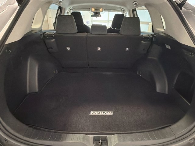 Certified 2021 Toyota RAV4 LE AWD/4WD image 21