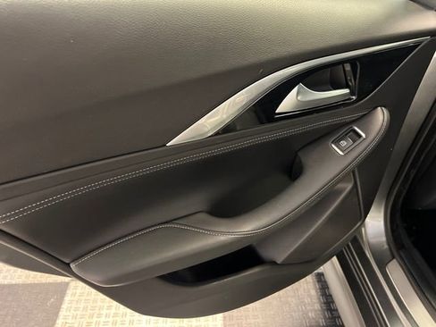 Used 2018 INFINITI QX30 Premium w/ Navigation Package AWD/4WD image 17