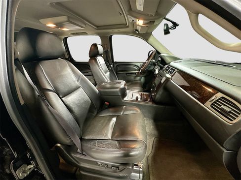 Used 2013 GMC Yukon XL Denali image 31