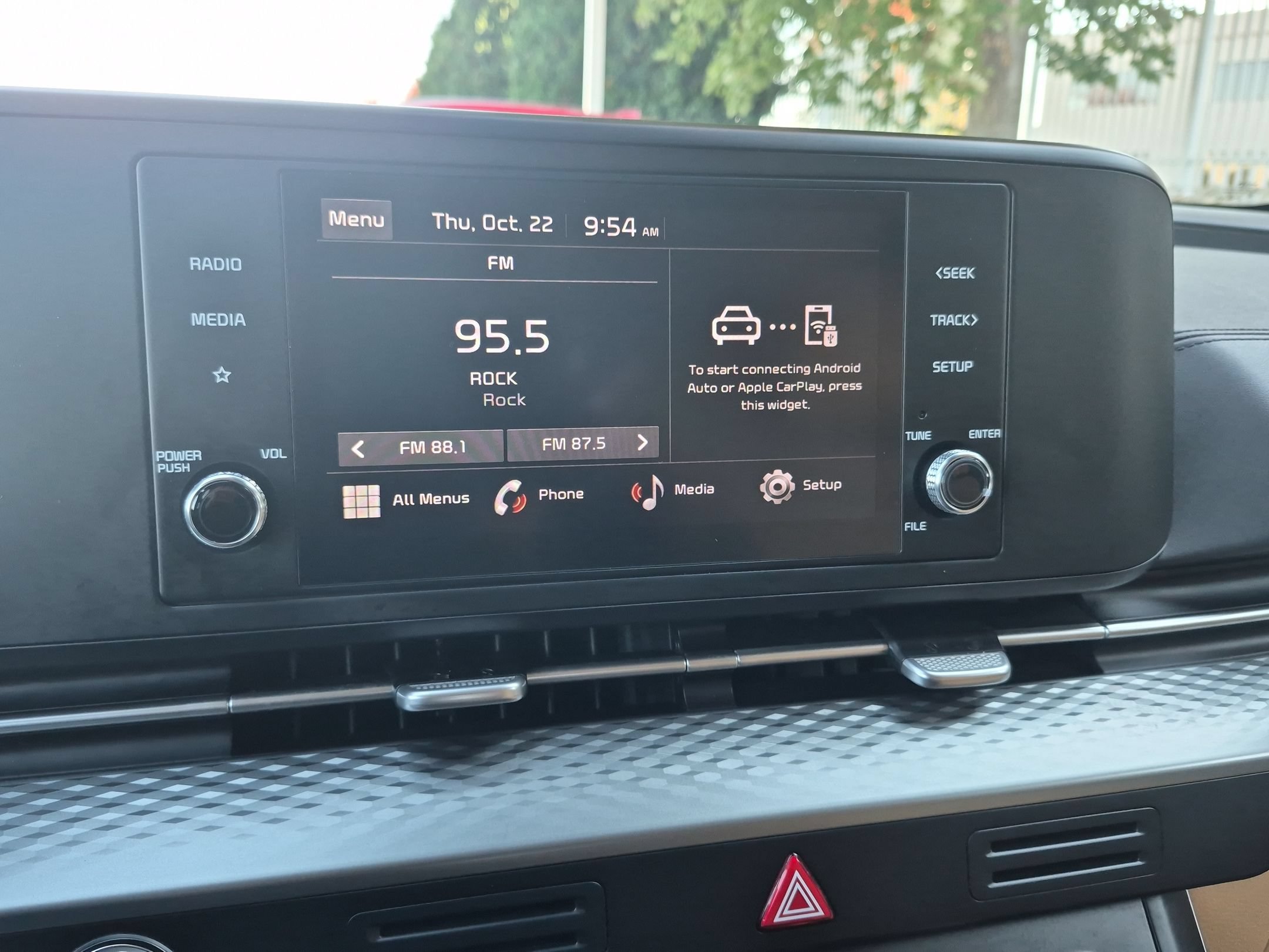 Used 2024 Kia Carnival LX FWD image 17