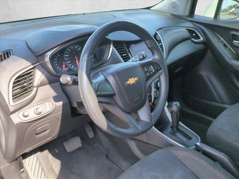Used 2020 Chevrolet Trax LS w/ LPO, Protection Package FWD image 10