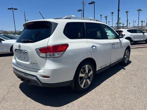 Used 2015 Nissan Pathfinder Platinum w/ Family Entertainment Package FWD image 3