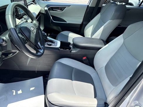 Used 2022 Toyota RAV4 XLE Premium AWD/4WD image 9