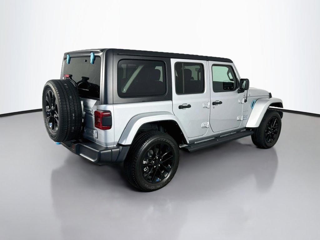 Used 2023 Jeep Wrangler Unlimited Sahara w/ Cold Weather Group AWD/4WD image 7
