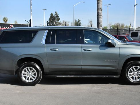 Used 2024 Chevrolet Suburban LT image 9