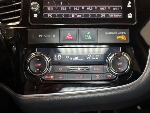 Used 2017 Mitsubishi Outlander SE FWD image 28