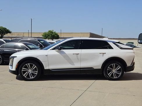 Used 2024 Cadillac Lyriq Luxury w/ LPO, Floor Liner Package AWD/4WD image 4