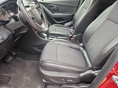 Used 2022 Chevrolet Trax LT w/ Driver Confidence Package image 26