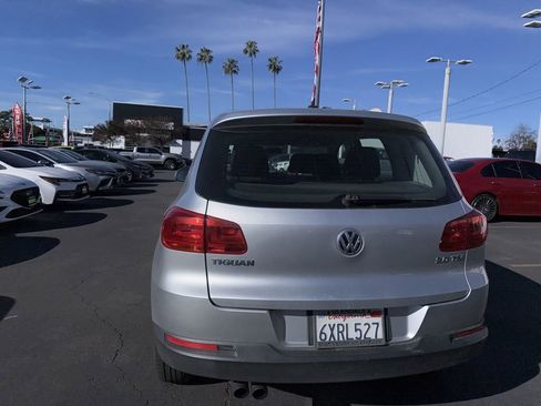 Used 2013 Volkswagen Tiguan S image 8