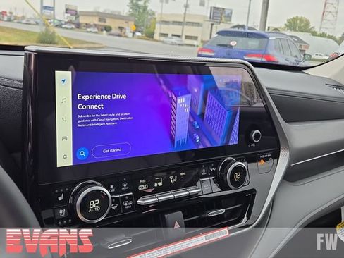 Used 2025 Toyota Highlander Platinum image 8