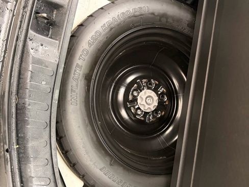 Used 2015 Toyota RAV4 LE image 9