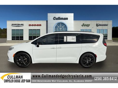 New 2026 Chrysler Pacifica Limited w/ S Appearance Package image 6