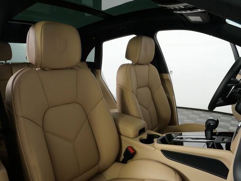 New 2026 Porsche Macan image 24