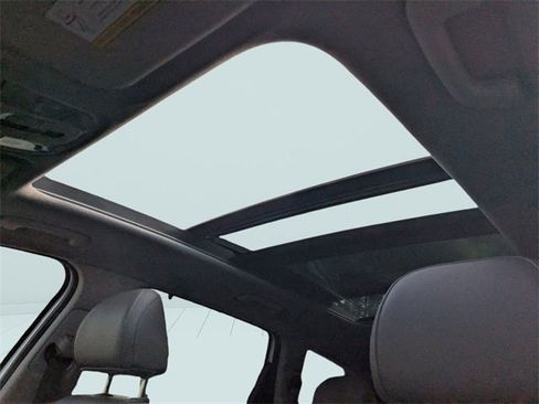 Used 2019 Hyundai Santa Fe Limited image 3