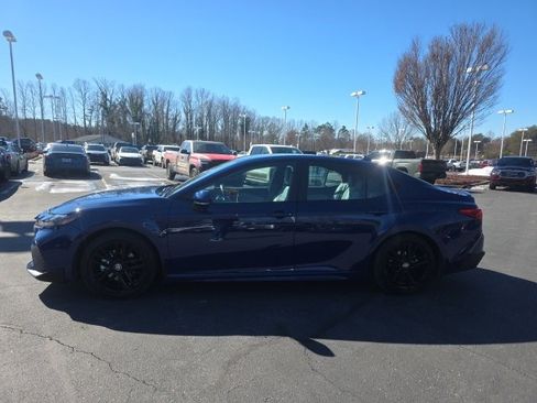 Used 2025 Toyota Camry SE image 4