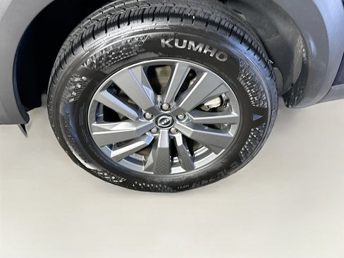 Used 2025 Nissan Pathfinder SV FWD image 11