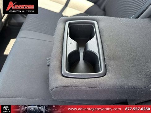 Used 2021 Toyota RAV4 LE AWD/4WD image 15