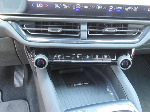 New 2025 Chevrolet Equinox EV RS image 25