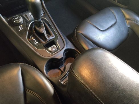 Used 2020 Jeep Cherokee Altitude image 26