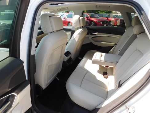 Used 2021 Audi e-tron Premium Plus w/ Premium Plus Package AWD/4WD image 13