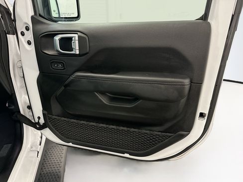 Used 2022 Jeep Wrangler Unlimited Sahara w/ Cold Weather Group AWD/4WD image 33