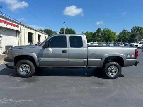 Used 2006 Chevrolet Silverado 2500 LT w/ Heavy-Duty Power Package AWD/4WD image 8