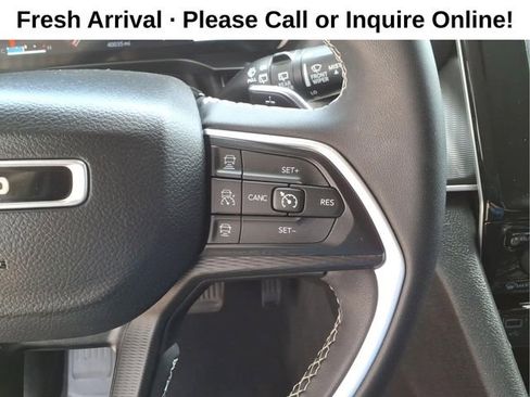 Used 2023 Jeep Grand Cherokee Laredo AWD/4WD image 17