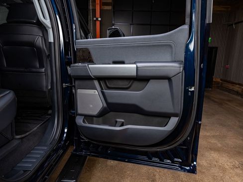 Used 2025 Ford F350 Lariat w/ Black Appearance Package image 39