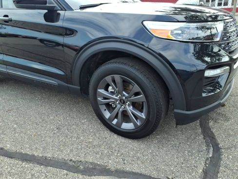 Used 2024 Ford Explorer XLT w/ Equipment Group 202A AWD/4WD image 5