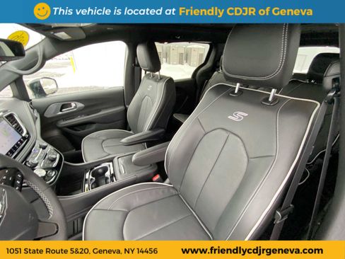 New 2026 Chrysler Pacifica Limited w/ S Appearance Package image 10