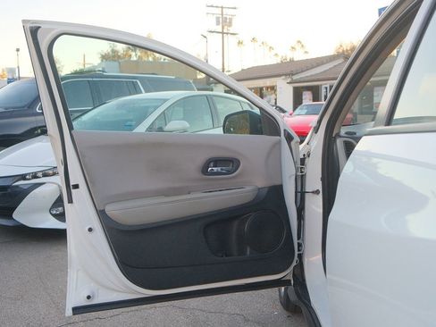Used 2017 Honda HR-V LX image 11