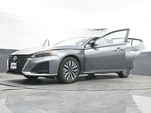 Used 2024 Nissan Altima 2.5 SV AWD/4WD image 52