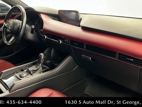 Used 2021 MAZDA MAZDA3 Hatchback w/Premium Plus Pkg image 24