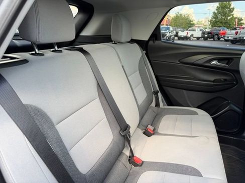 Used 2024 Chevrolet TrailBlazer LT w/ LT Cold Weather Package FWD image 10