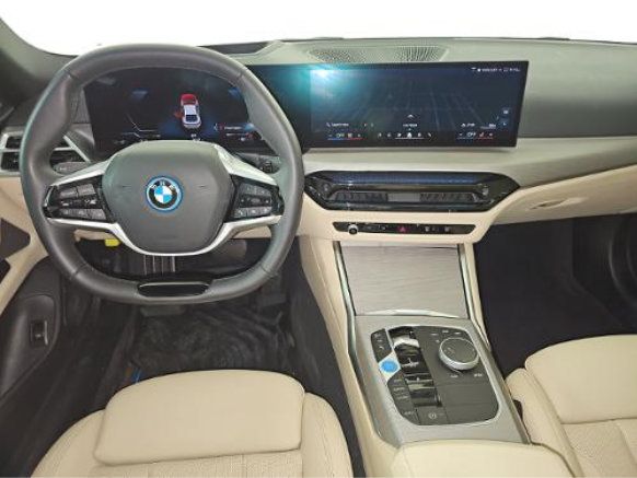 Used 2025 BMW i4 eDrive40 w/ Premium Package RWD image 5