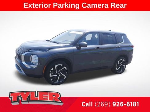 Used 2024 Mitsubishi Outlander SE AWD/4WD image 3