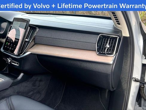 Certified 2025 Volvo XC90 B6 Plus image 21