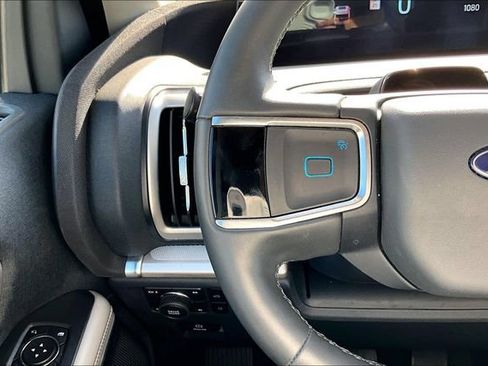 Used 2025 Ford Expedition Active AWD/4WD image 11
