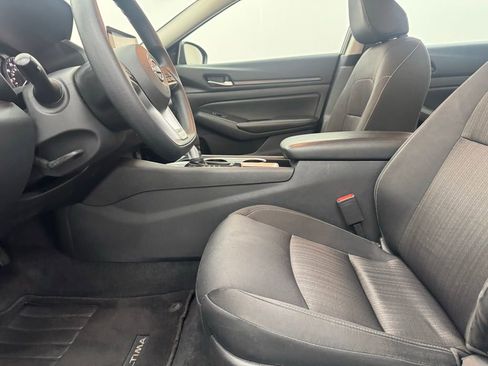 Used 2024 Nissan Altima 2.5 SV image 14