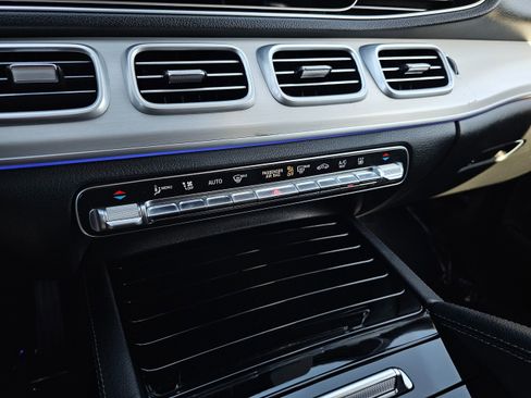 Used 2024 Mercedes-Benz GLE 450e 4MATIC image 39