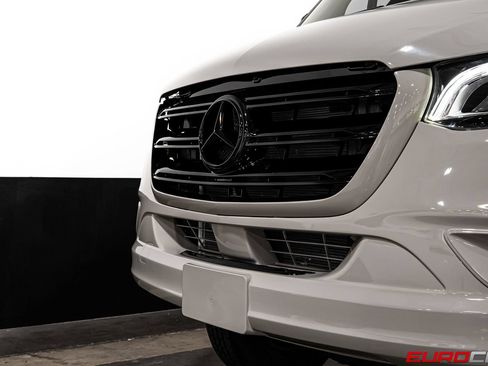 Used 2025 Mercedes-Benz Sprinter 3500 image 9