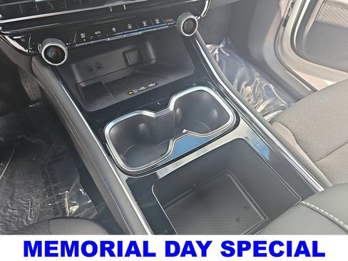 New 2026 Chevrolet Traverse LT w/ Sun and Wheel Package FWD image 26