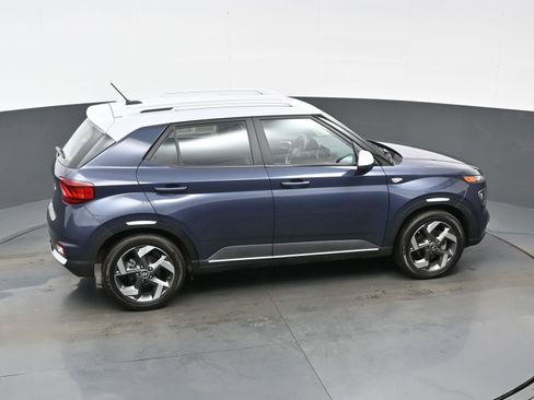 Used 2023 Hyundai Venue Limited w/ Cargo Package FWD image 38