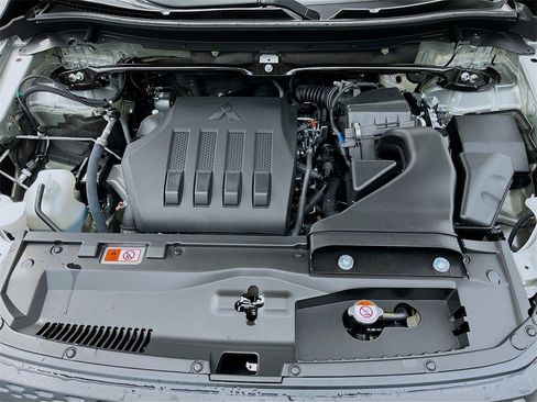 New 2025 Mitsubishi Eclipse Cross LE image 28