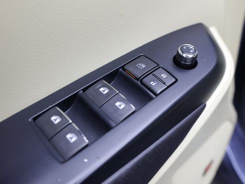 Used 2016 Toyota Highlander Limited w/ Driver Technology Package FWD image 14