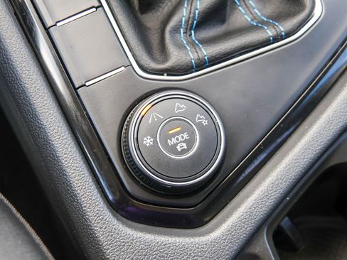 Used 2024 Volkswagen Taos SE image 18