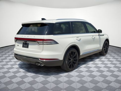 Used 2025 Lincoln Aviator 2WD image 9