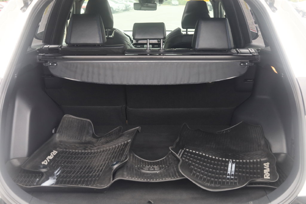 Used 2019 Toyota RAV4 XSE w/ XSE Weather Package AWD/4WD image 31