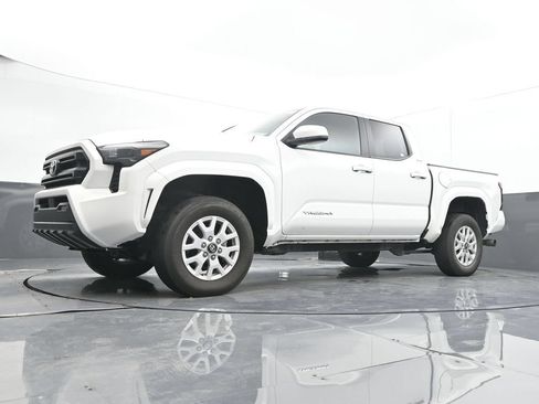 Used 2024 Toyota Tacoma SR5 AWD/4WD image 36